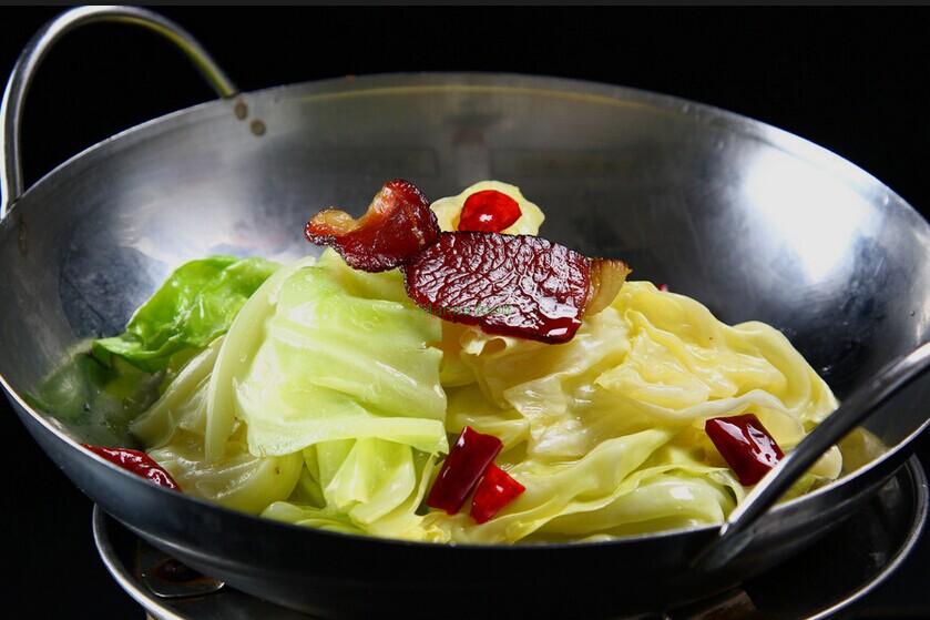 How to fry cabbage with chili pepper